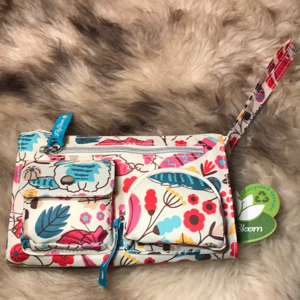 NWT Lily Bloom Kim Wristlet - Lovecats Print